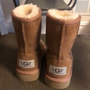 Toddler Uggs Size 7  Tan Color